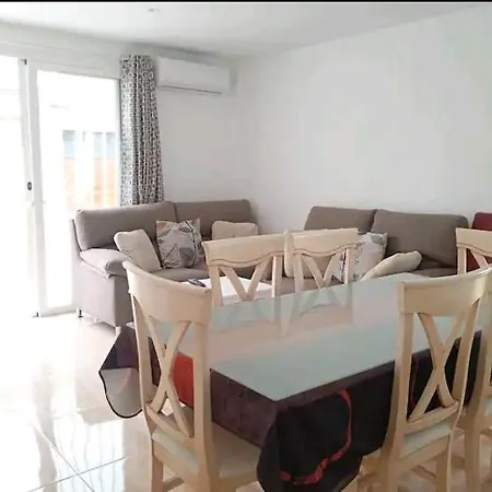 Casa En Jerez Con Patio Cerca De La Playa Y De La Sierra Holiday home Jerez de la Frontera